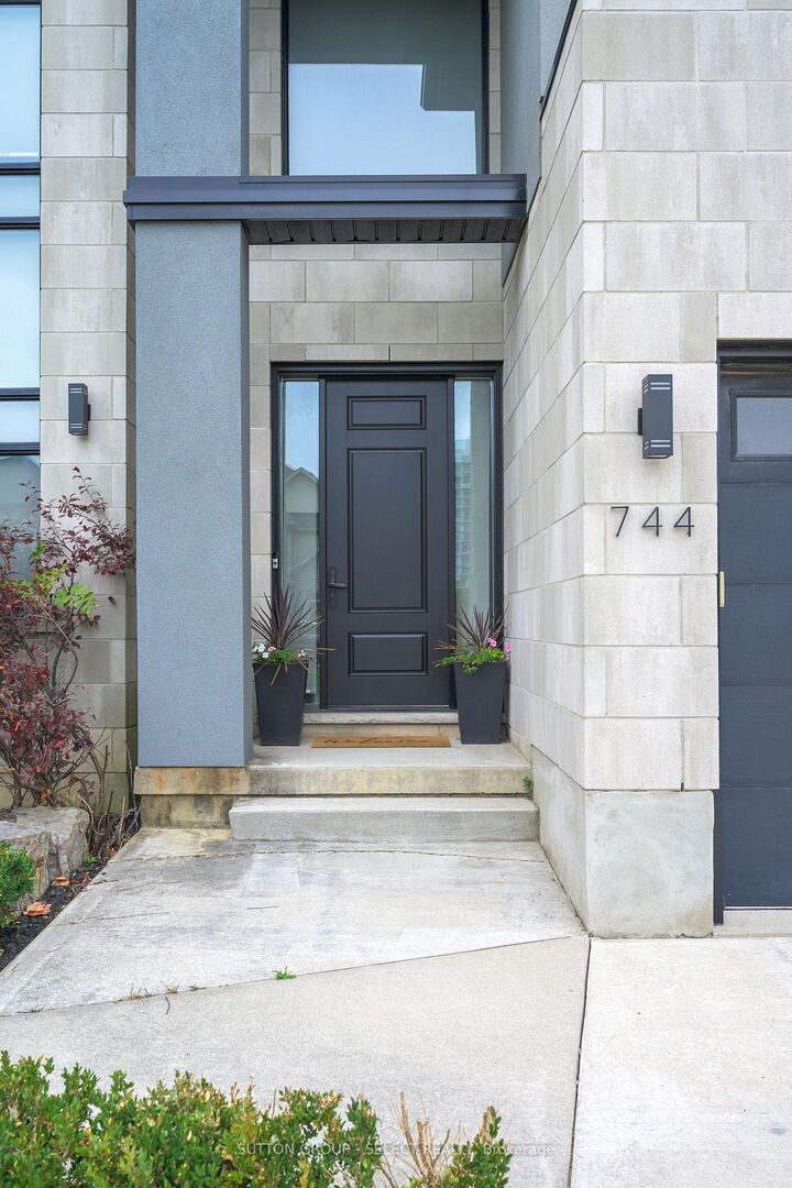 Property Photo:  744 Hickorystick Key N/A  ON N6G 0M9 