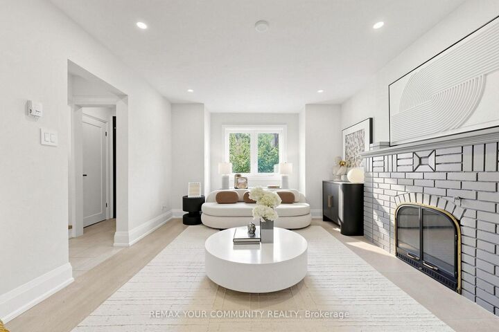 Property Photo:  351 Fairlawn Avenue  ON M5M 1T5 