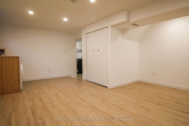 Property Photo:  10 Hamilton Street Lower  ON M4M 2C5 