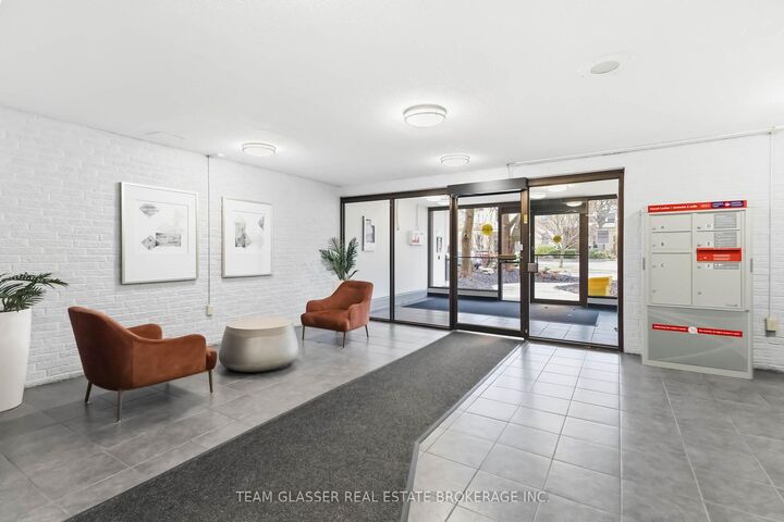 Property Photo:  498 Queens Avenue 205  ON N6B 3K9 