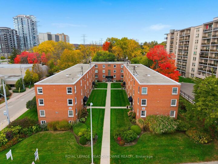 Photo de la propriété:  1351 Lakeshore Road 15  ON L7S 1B1 