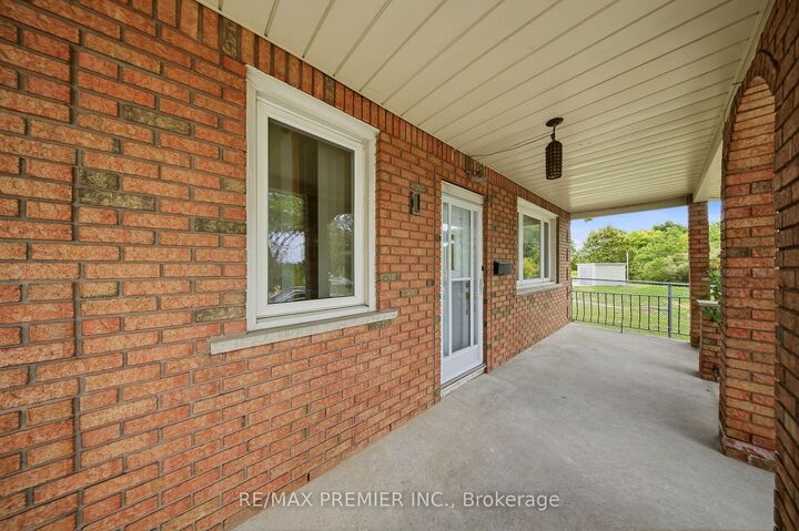Property Photo:  1 Mayo Drive  ON M6L 2X1 