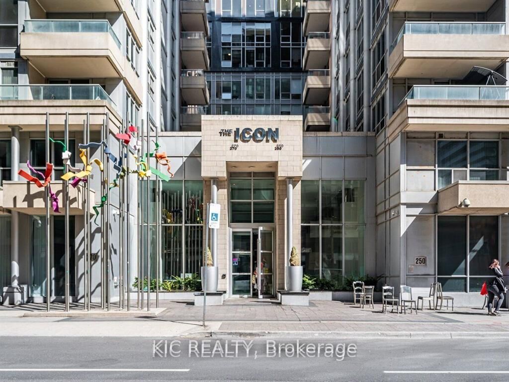 Property Photo:  250 Wellington Street W 1727  ON M5V 3P6 