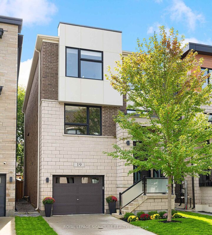 Property Photo:  19 Hollyhock Court  ON M3B 0B4 