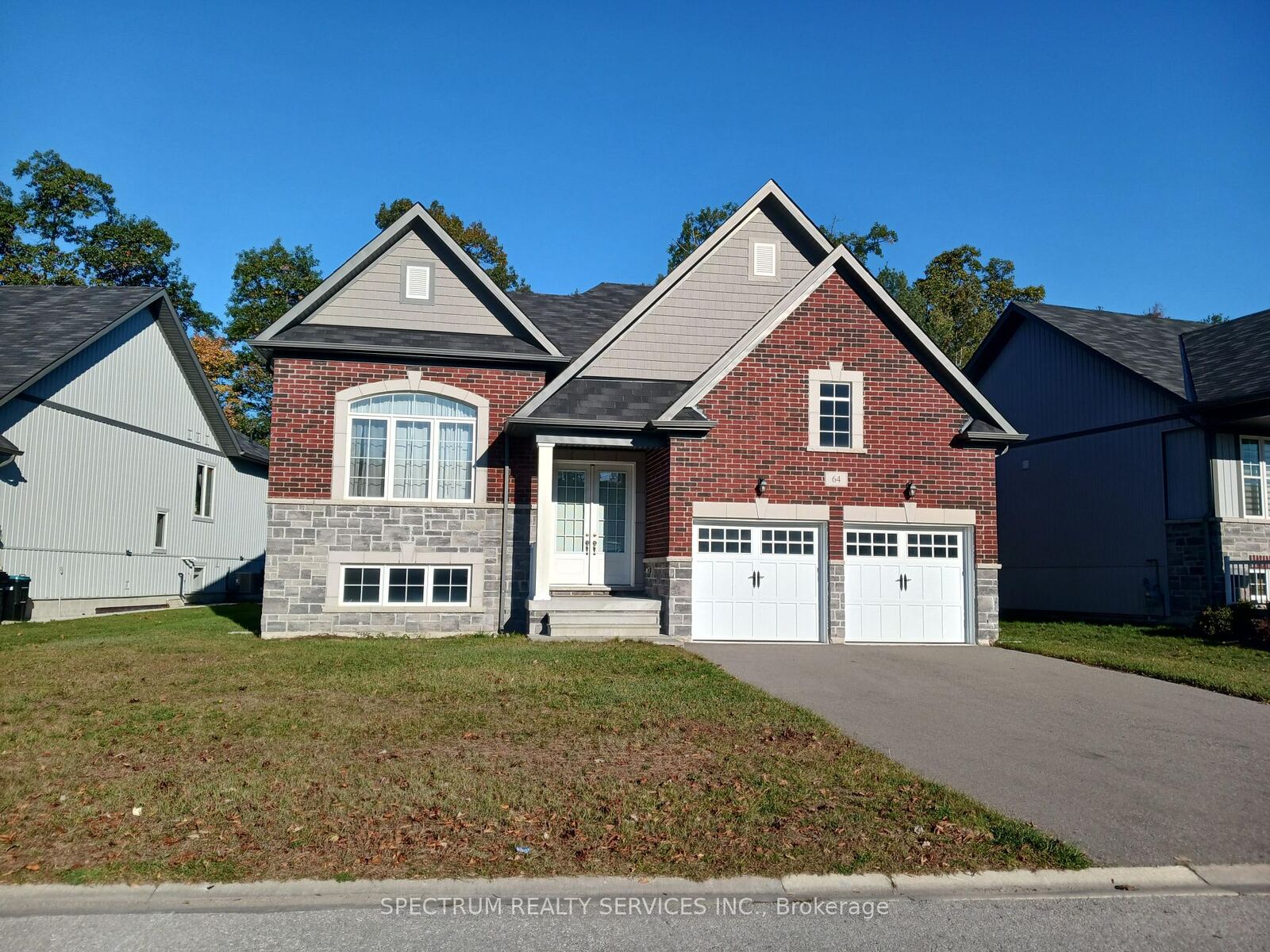 Photo de la propriété:  64 Regina Boulevard  ON L9Z 1M8 