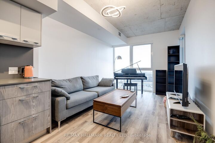 Property Photo:  15 Baseball Place 1106  ON M4M 0E6 