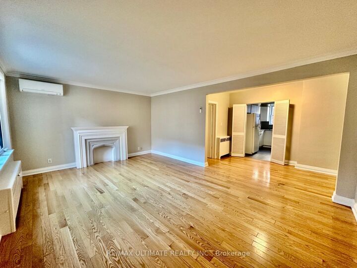 Property Photo:  5 Warwick Avenue 3  ON M6C 1T5 