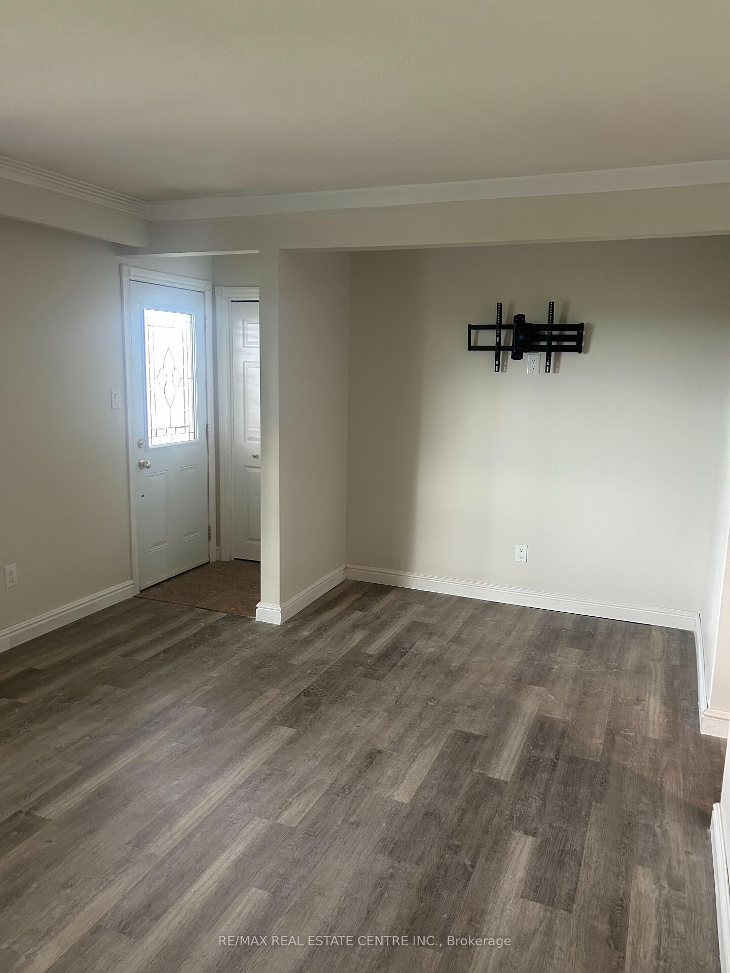 Property Photo:  319 King Street N  ON L9R 1N3 