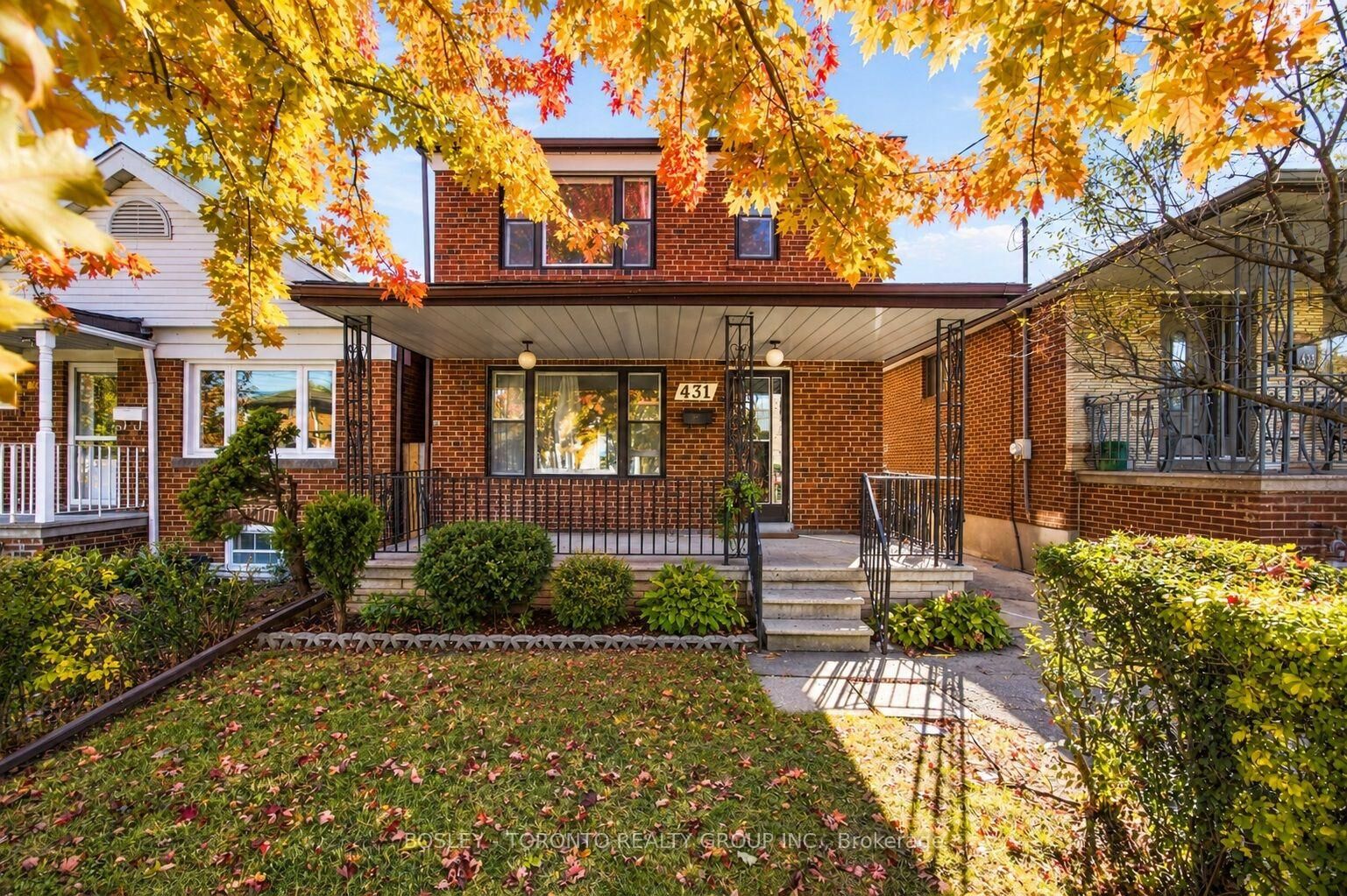 Property Photo:  431 Ridelle Avenue  ON M6B 1K3 
