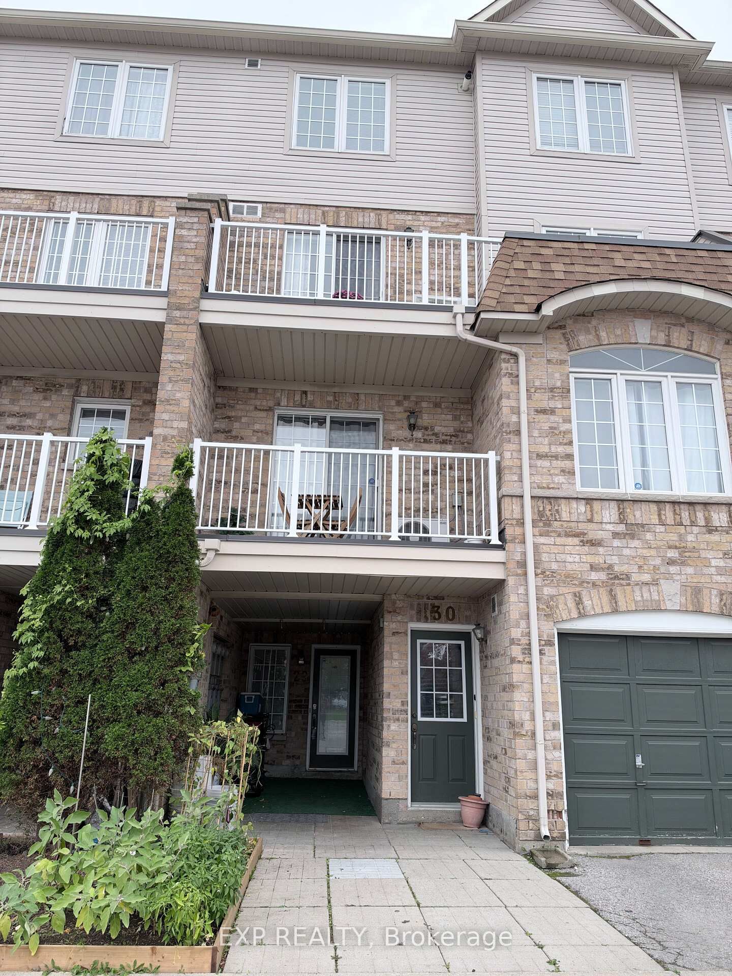 Property Photo: 200 McLevin Avenue 29 ON M1B 6C6