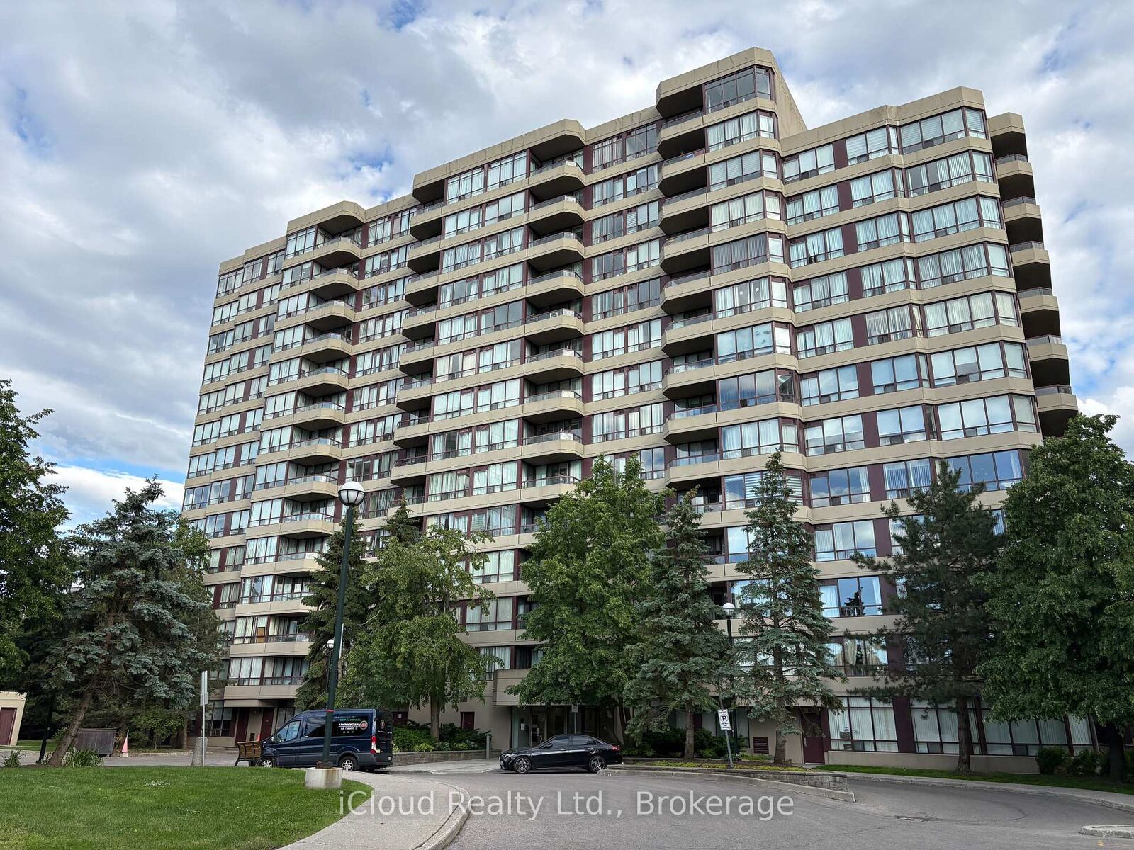 Property Photo:  91 Townsgate Drive 710  ON L4J 8E8 