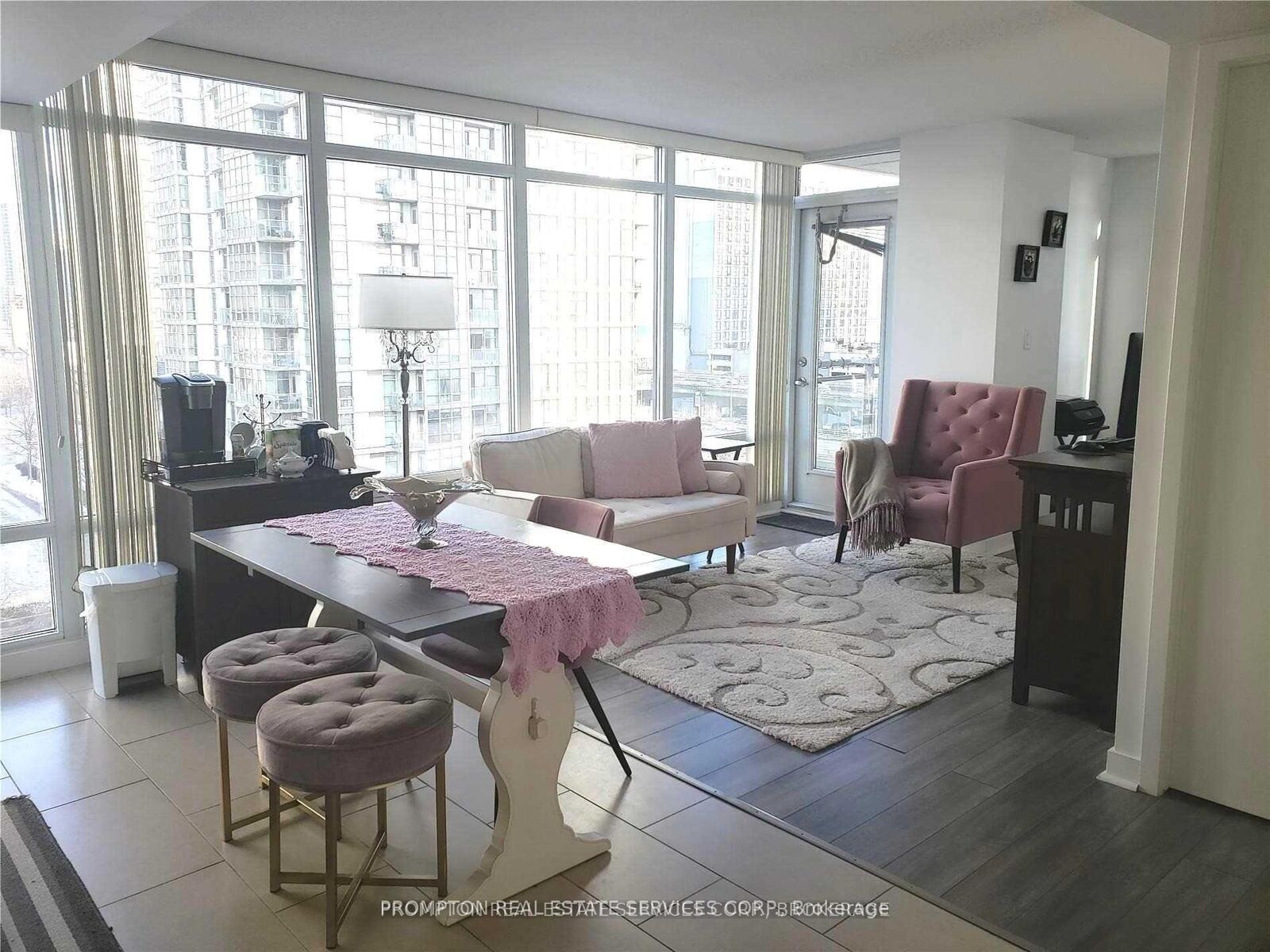 Property Photo:  15 Brunel Court 817  ON M5V 3Y6 