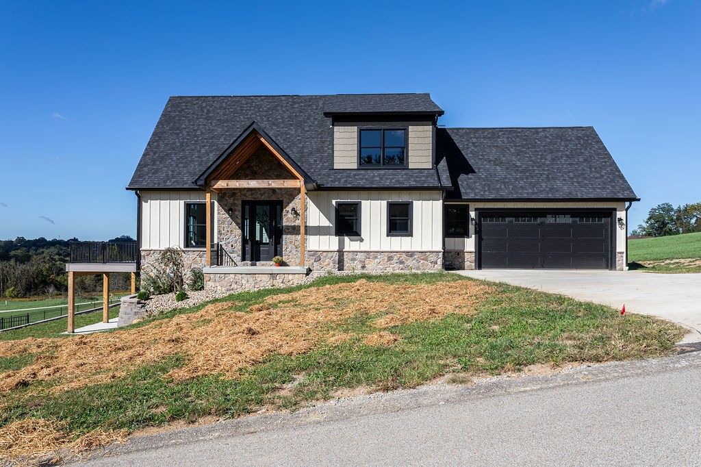 Property Photo:  77 Baron Court  PA 15445 
