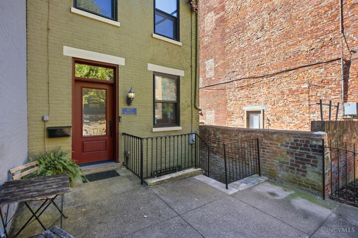 Property Photo:  407 Milton  OH 45202 