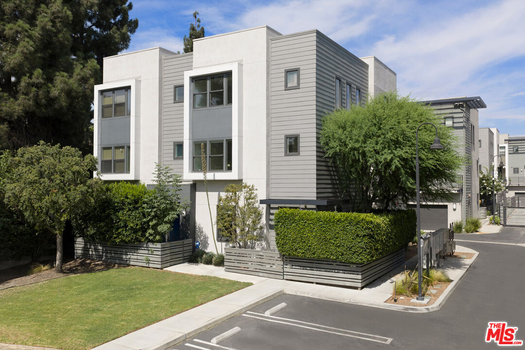 Property Photo:  3931 Eagle Rock Blvd, Unit 36  CA 90065 