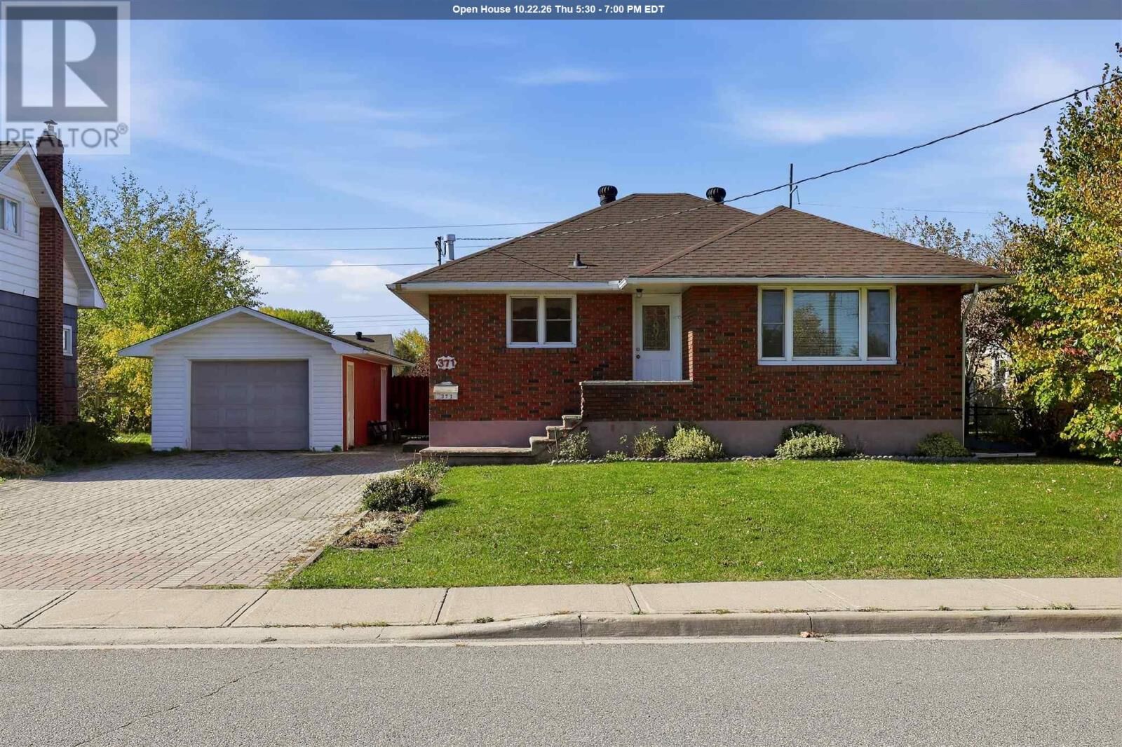 Property Photo:  371 Franklin St  ON P6C 4A9 