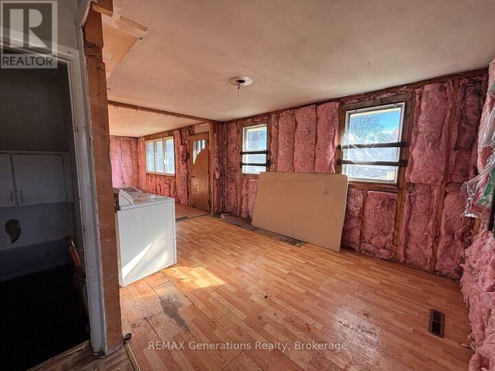 Property Photo:  10 Adjala Avenue  ON P0T 2C0 