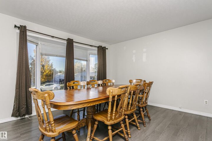 Property Photo:  7 Sheridan Drive  AB T8N 0J1 