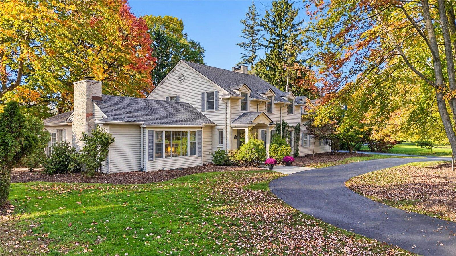 Property Photo:  19300 Riverside Drive  MI 48025 