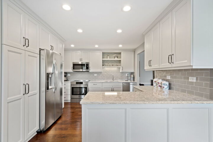 Property Photo:  5 Oak Brook Club Drive P2s  IL 60523 