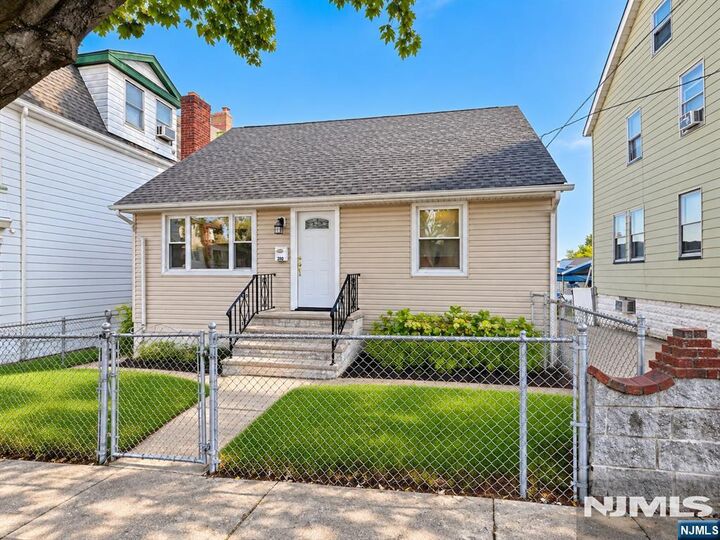 Property Photo:  310 Devon Street  NJ 07032 