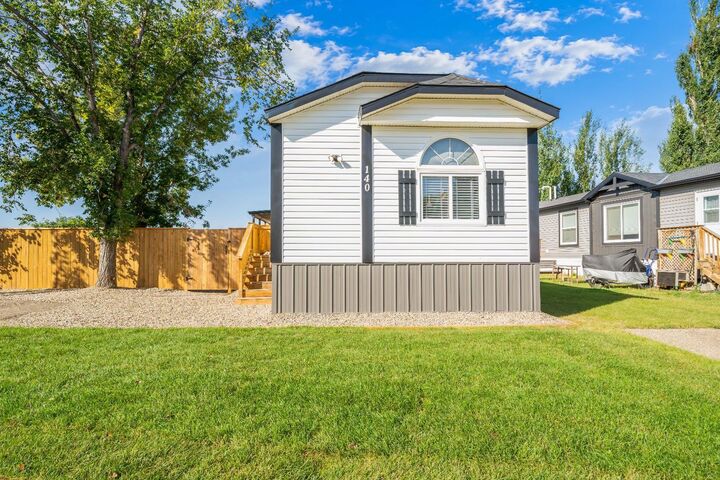 Property Photo:  140 Birch Street W  AB T1R 0A8 