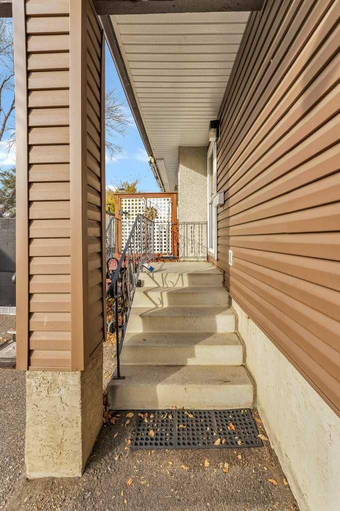 Property Photo:  2158 7 Avenue NE  AB T1C 1K5 