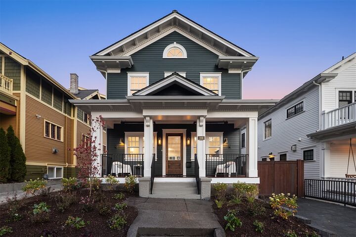 Property Photo:  206  32nd Avenue  WA 98122 