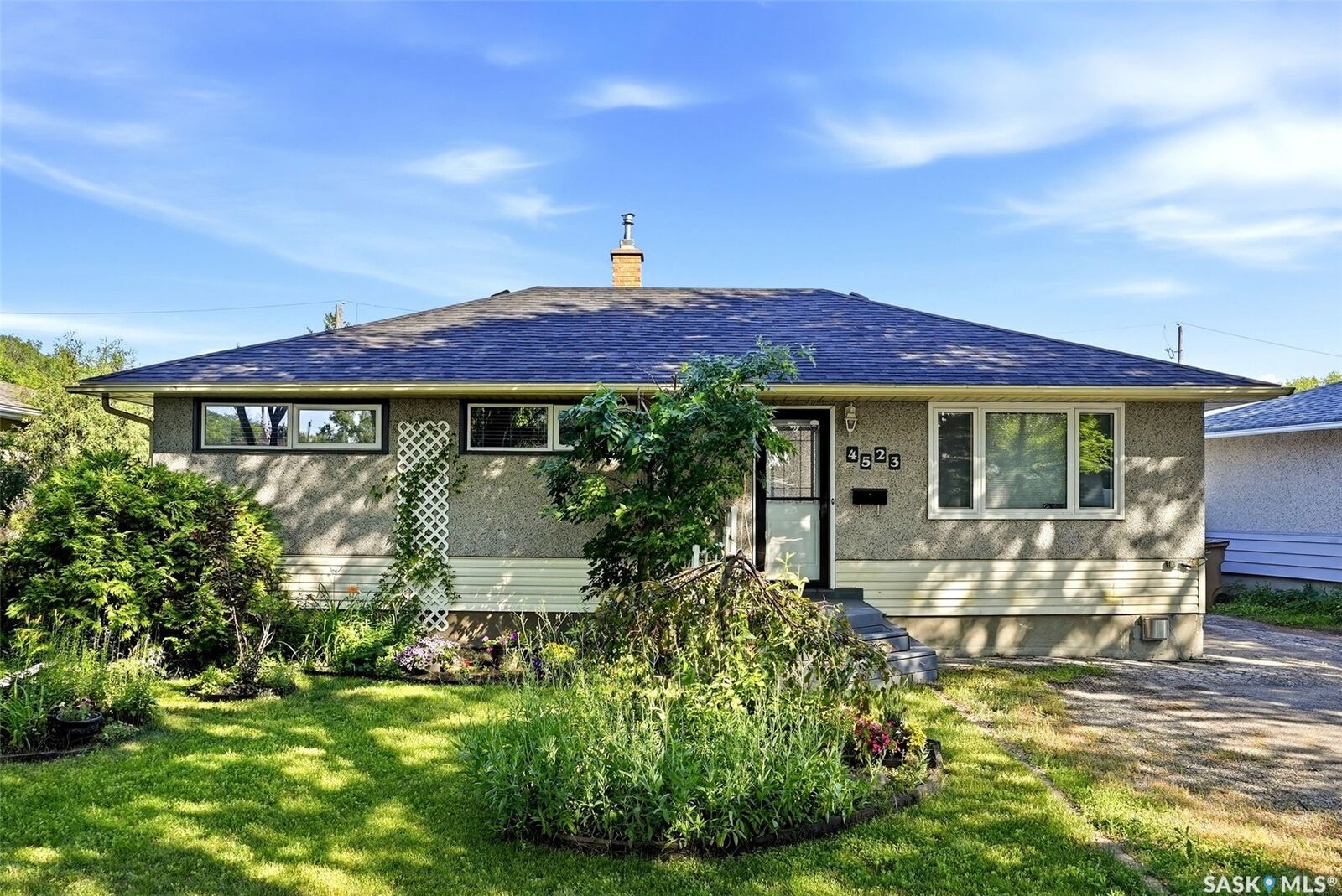 Property Photo: 4523 England Road SK S4R 4P6