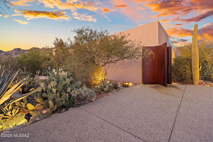 Property Photo:  2365 E Long Shadow Place  AZ 85718 
