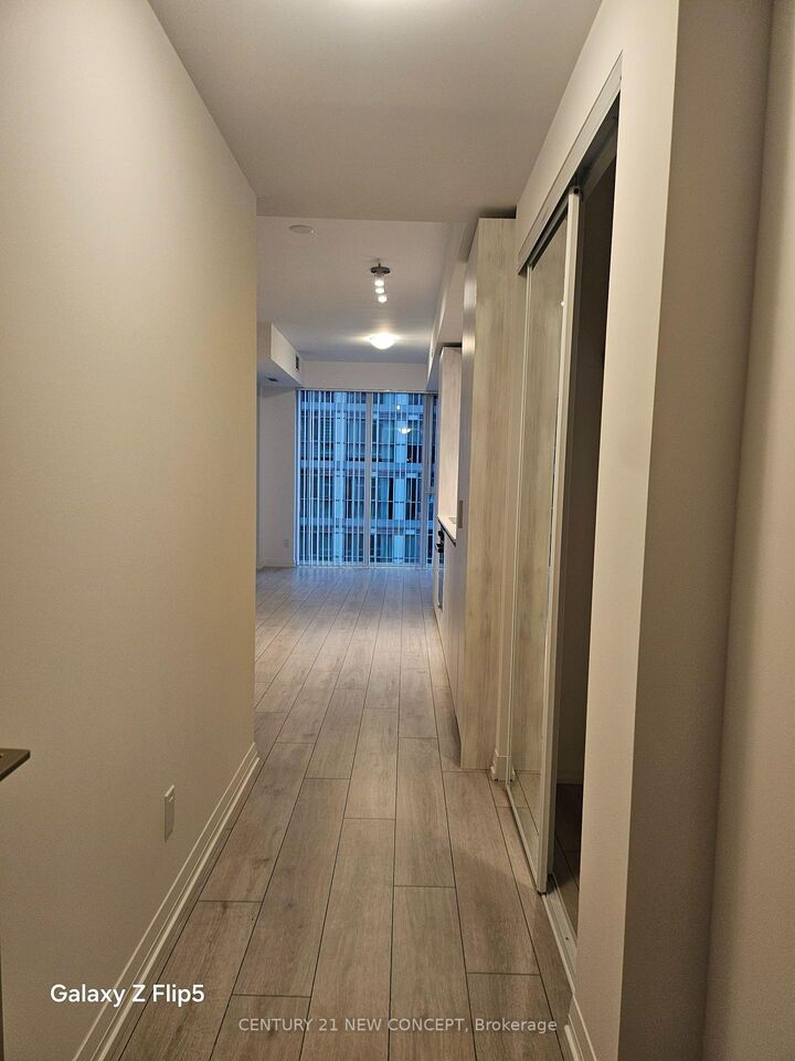 Property Photo:  400 King Street W 3015  ON M5V 0X8 