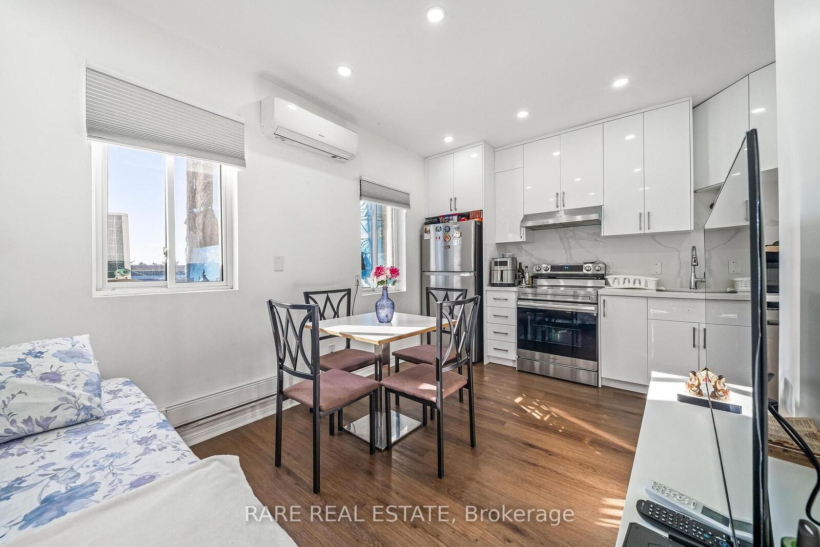 Property Photo:  167 Dynevor Road 4  ON M6E 2J5 