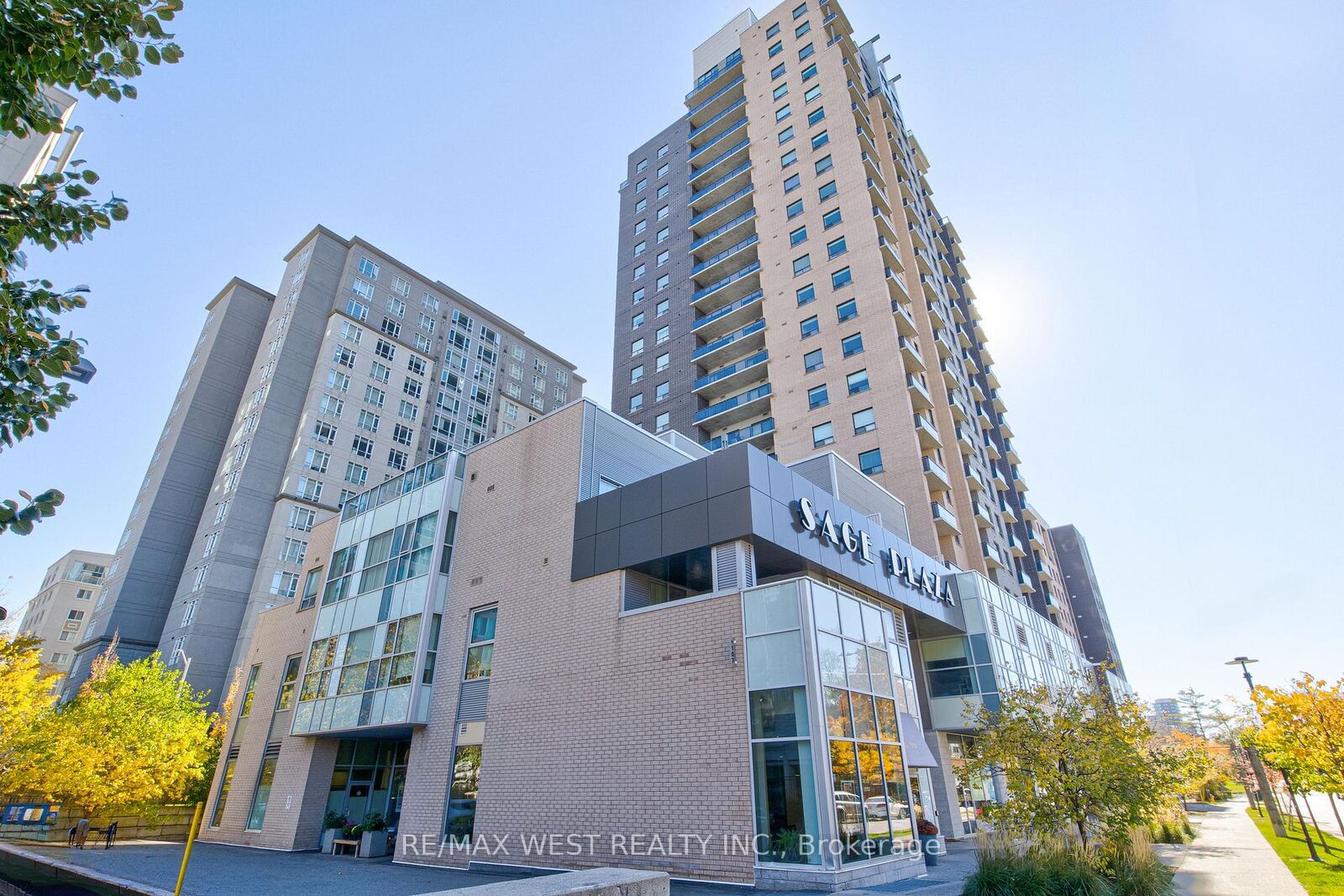 Property Photo:  318 Spruce Street 215  ON N2L 0E9 