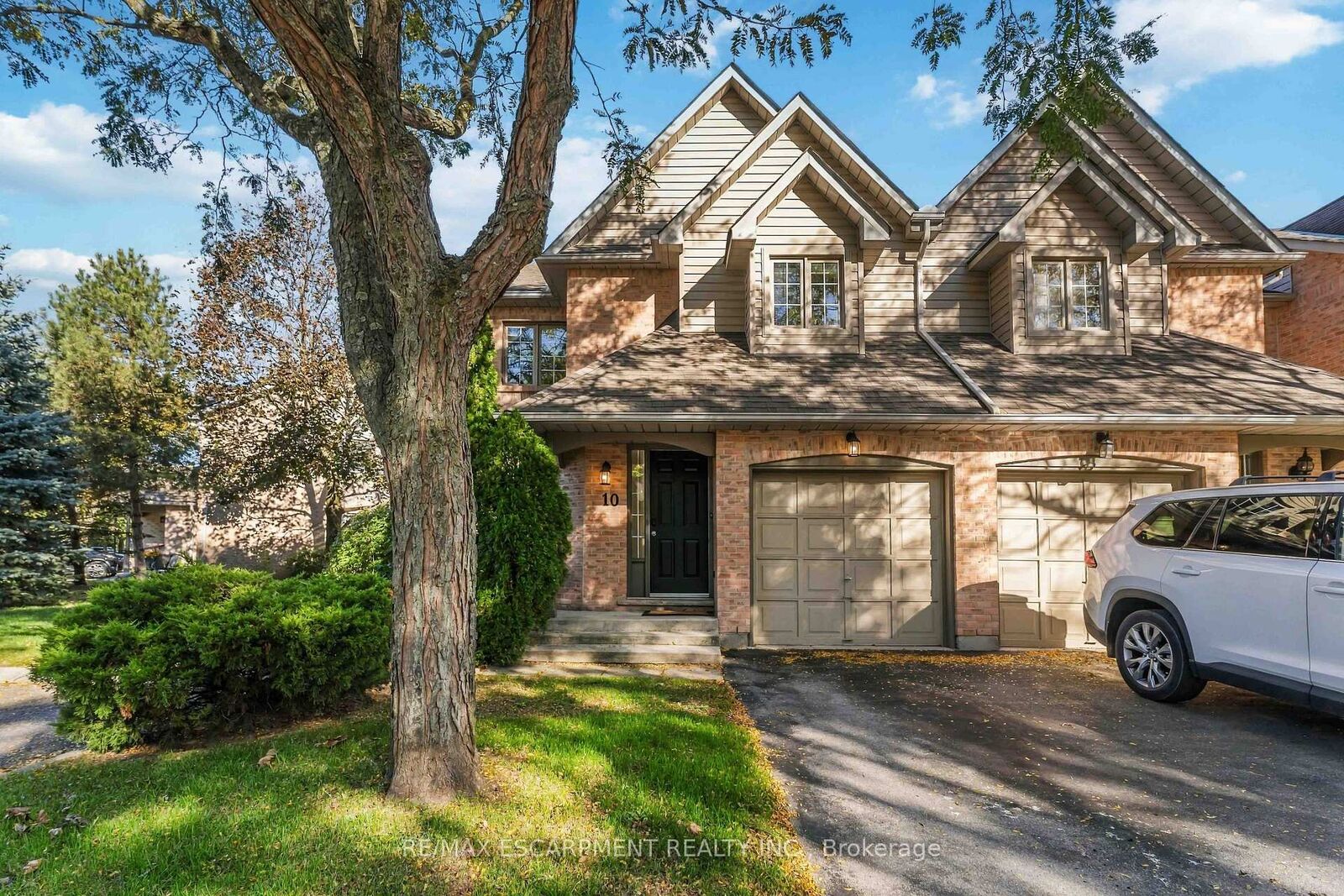 Property Photo:  320 Hamilton Drive 10  ON L9G 4W6 