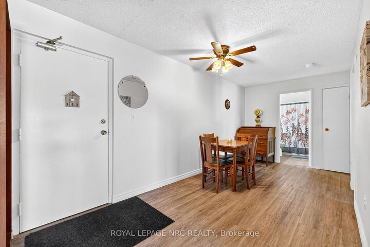 Photo de la propriété:  72 Main Street E 327  ON L3K 5Z8 
