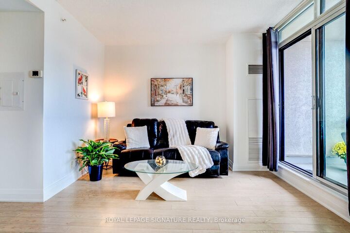 Property Photo:  24 Woodstream Boulevard 714  ON L4L 8C4 