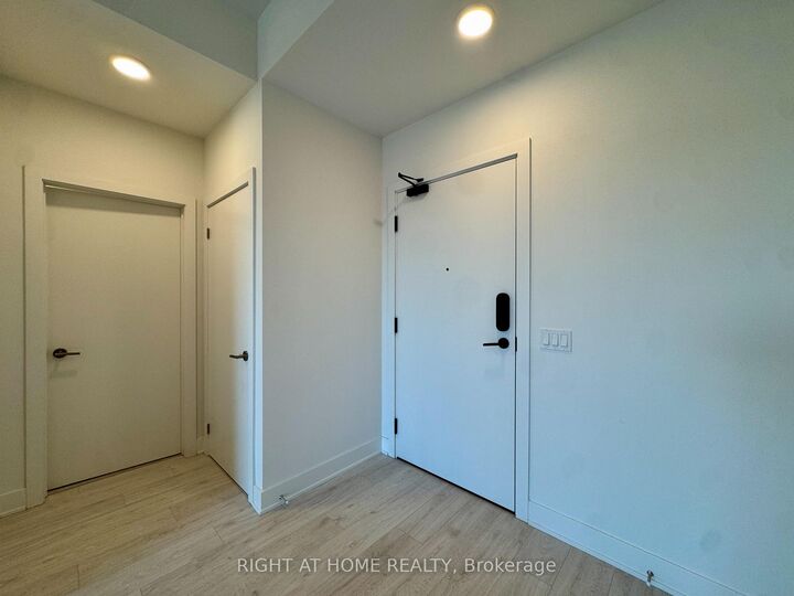Property Photo:  3008 William Cutmore Boulevard 718  ON L6H 8E7 