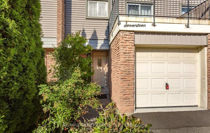 Property Photo: 2315 Bromsgrove Road 17 ON L5J 4A6