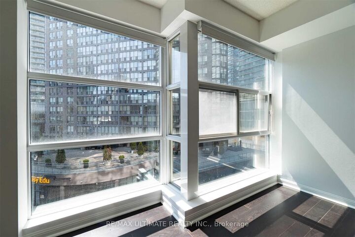 Property Photo:  11 St Joseph Street 401  ON M4Y 3G4 