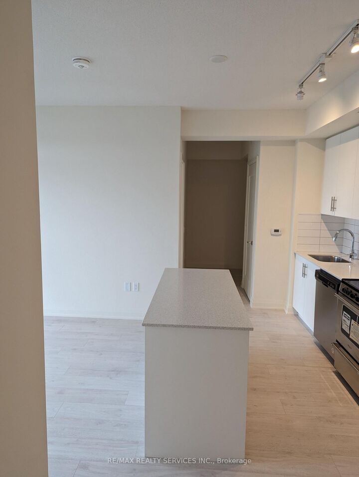 Property Photo:  509 Dundas Street W 516  ON L6M 5P4 