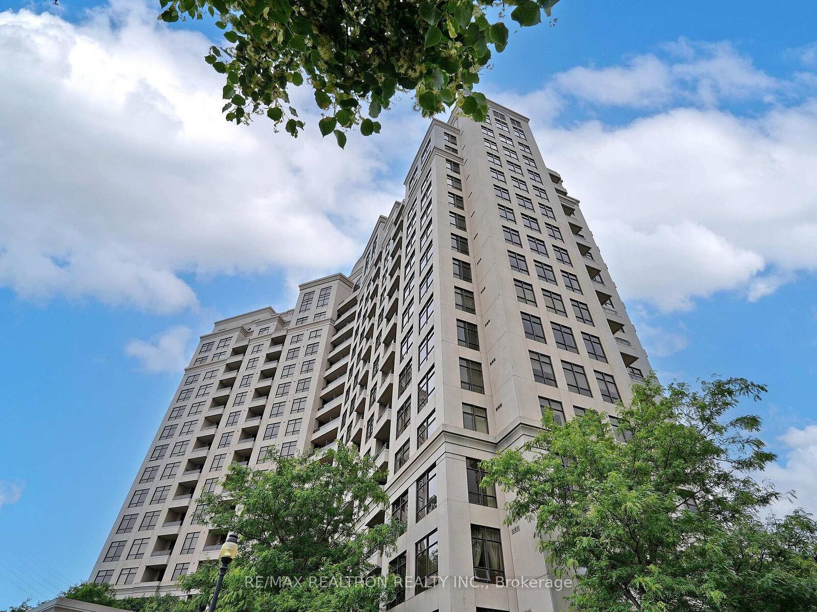 Property Photo:  9225 Jane Street 401  ON L6A 0J7 