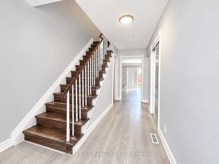 Property Photo:  151 L'Amoreaux Drive 75  ON M1W 2J9 