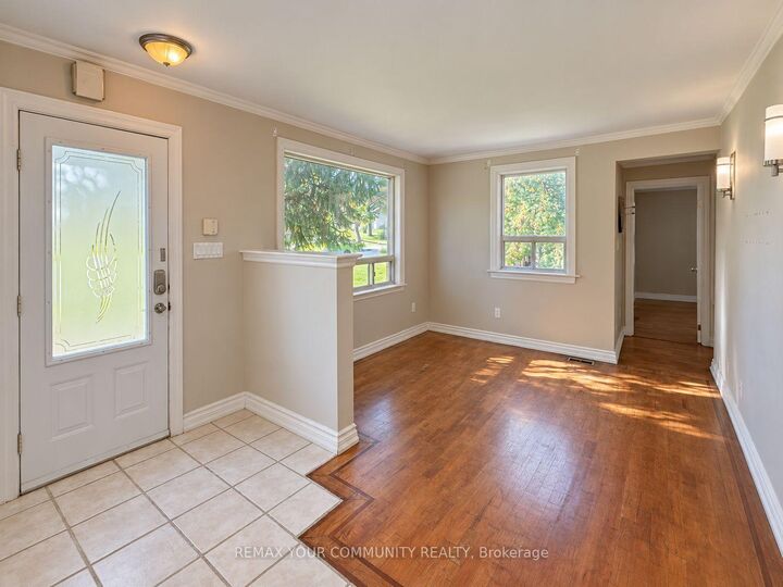 Property Photo: 8 Hillside Avenue ON L4K 1X1