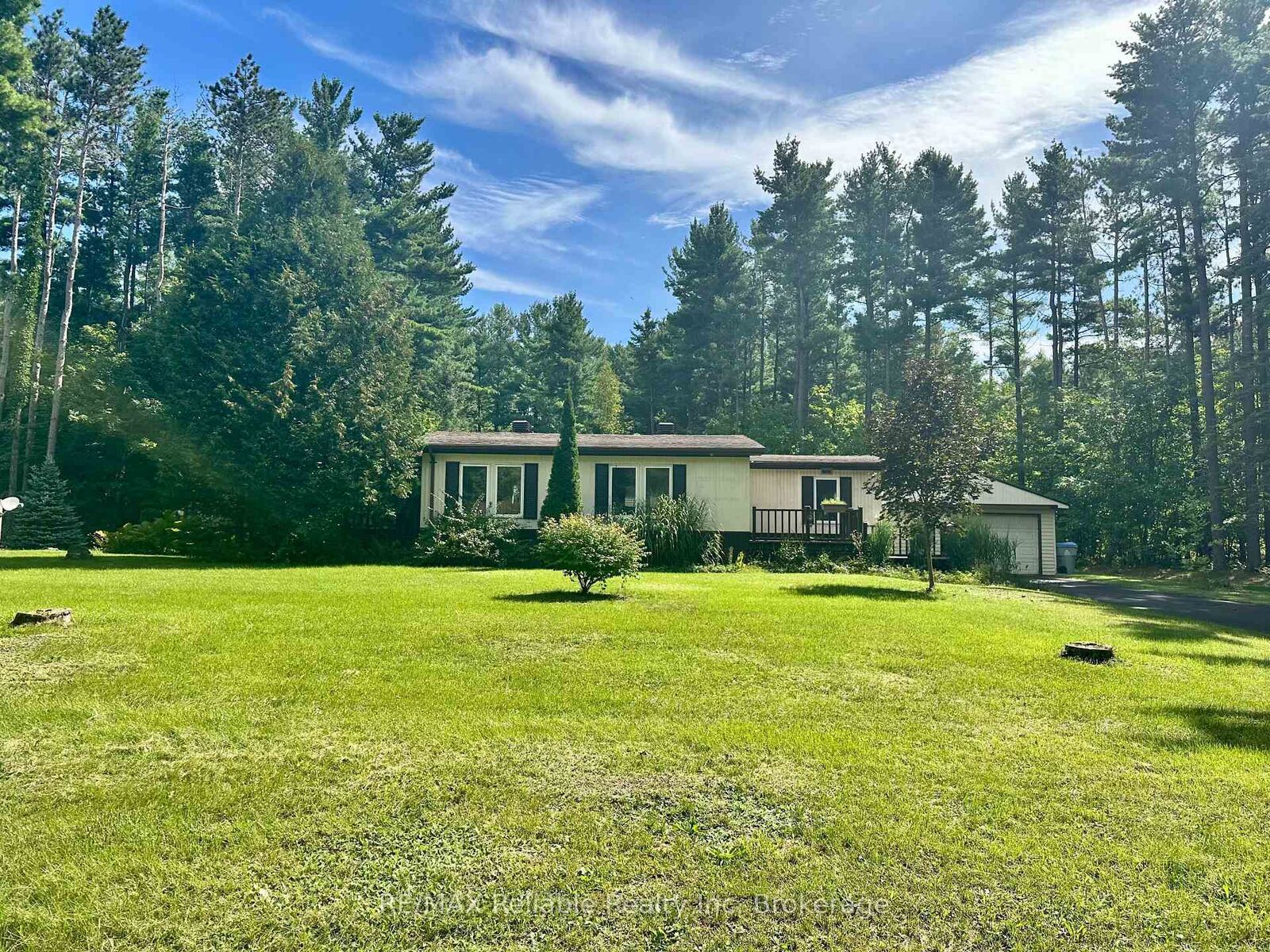 Property Photo:  118 Tamarack Drive  ON N0M 1G0 