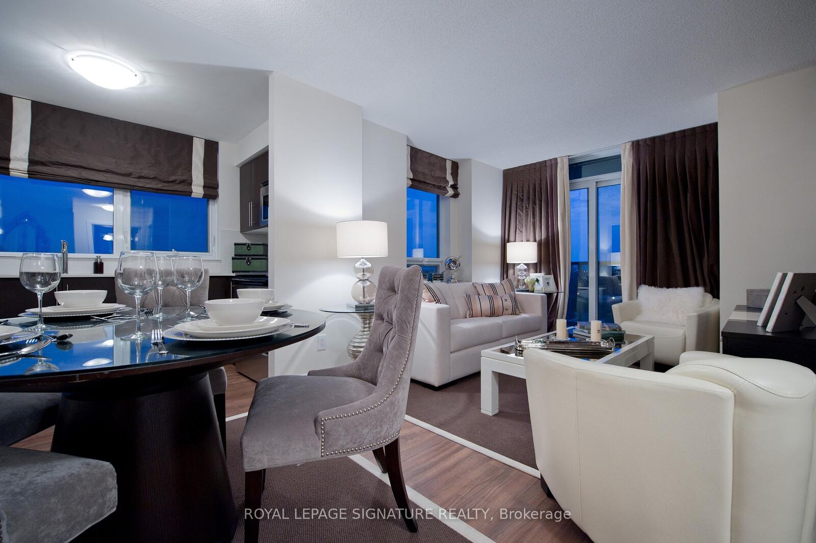 Photo de la propriété:  105 Harrison Garden Boulevard 905  ON M2N 0C3 