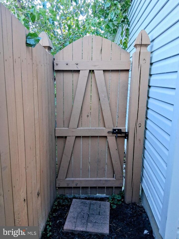 Property Photo:  