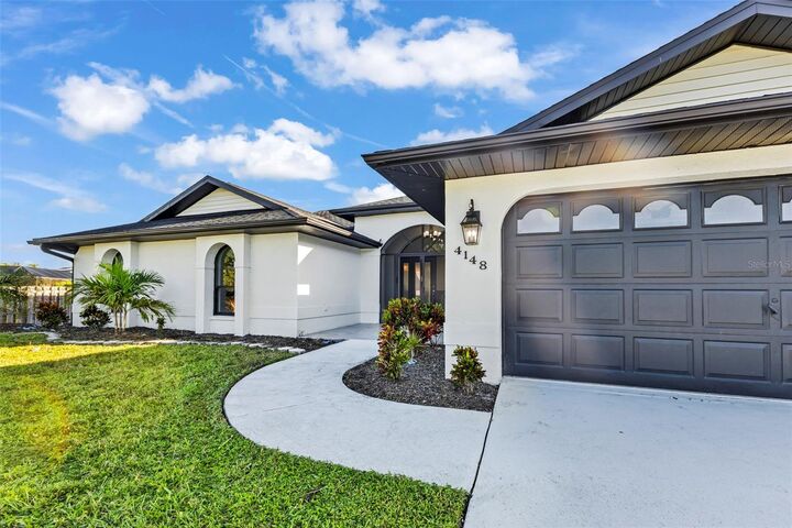 Property Photo:  4148 Driver Lane  FL 33981 