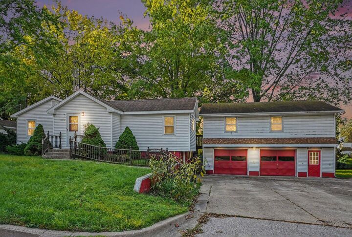 Property Photo:  2854 Oak Street  MI 49127 