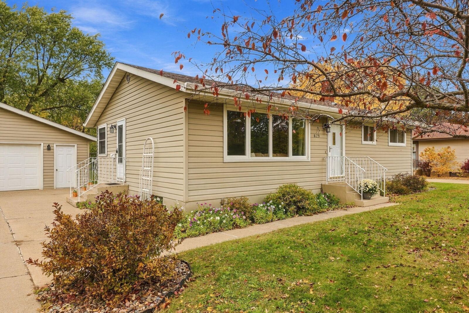 Property Photo:  829 22nd Avenue N  MN 56303 