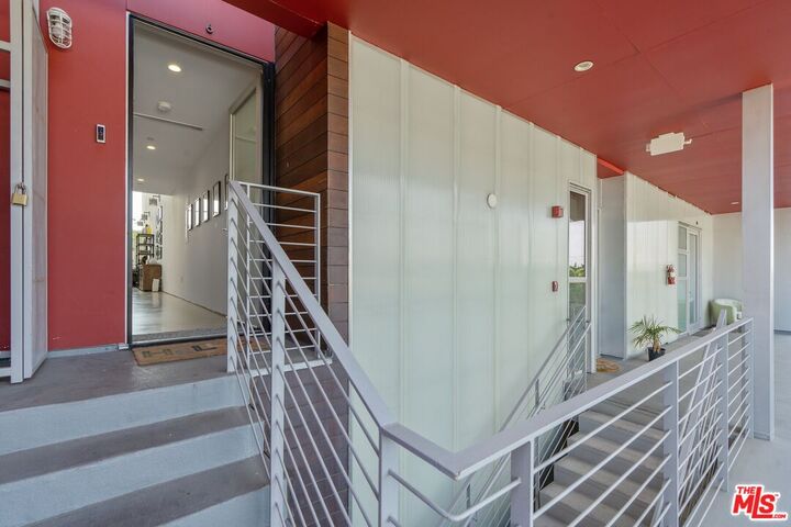 Property Photo:  611 N Bronson Ave, Unit 6  CA 90004 